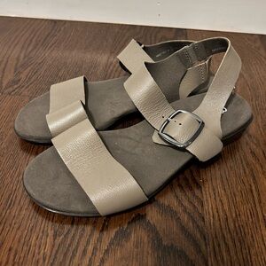 Munro leather sandal